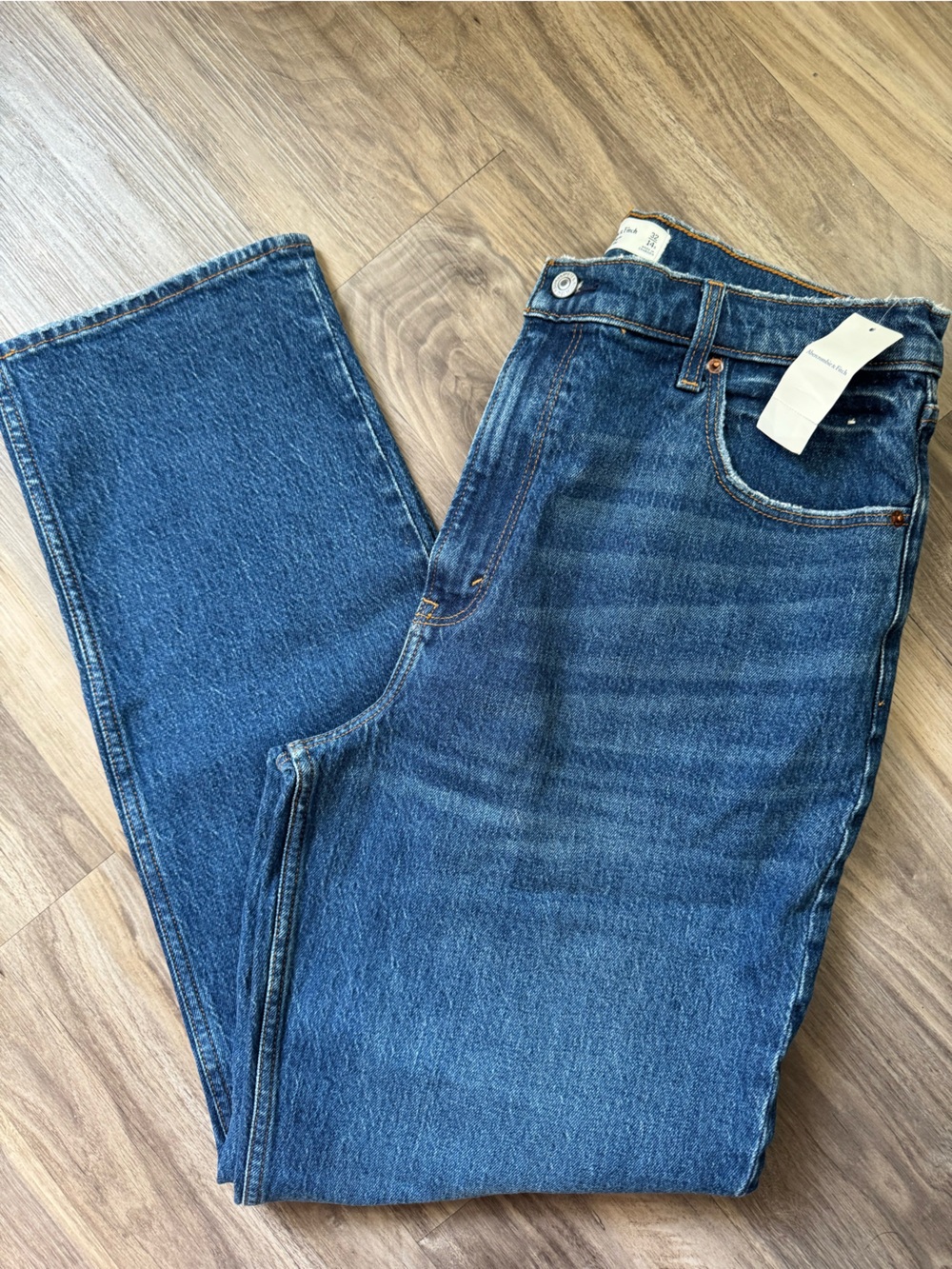 NWT Abercrombie & Fitch The ‘90s Straight Jeans | Size 32 / 14R Ultra
